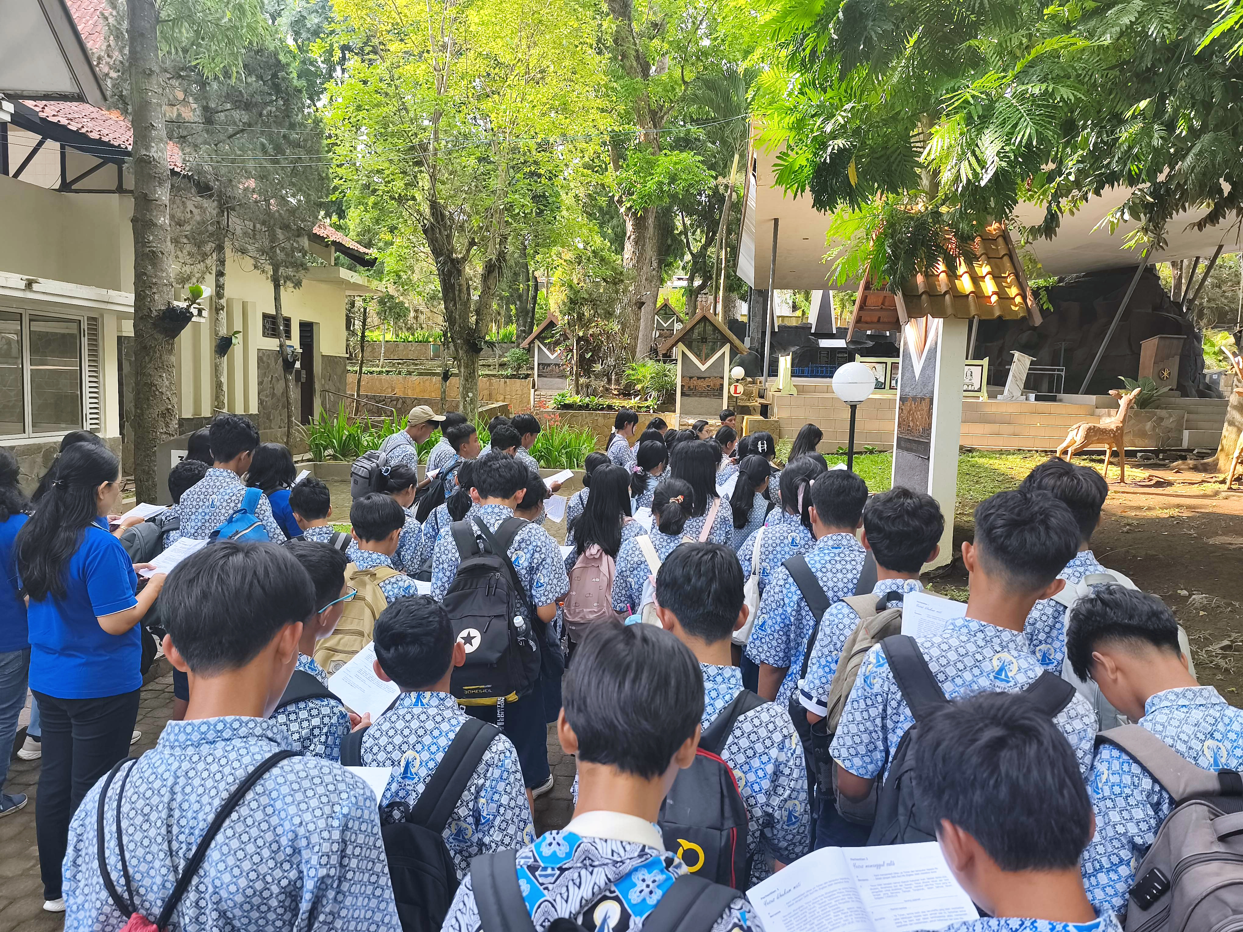 Ziarah di Gua Maria Kerep Ambarawa